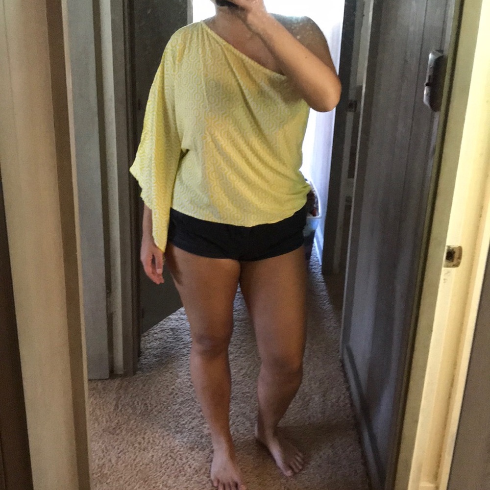Ava sky one should top